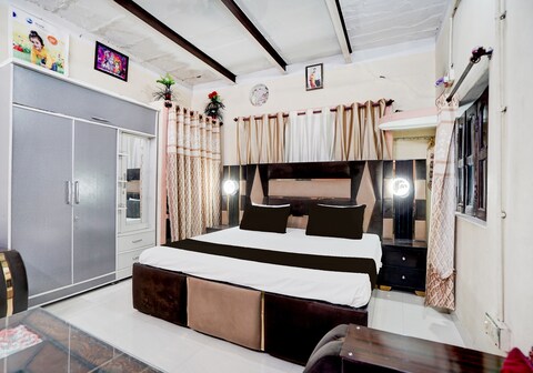 SPOT ON Natkhat Hotel