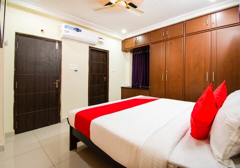 OYO Flagship 811400 Apple Guest Rooms