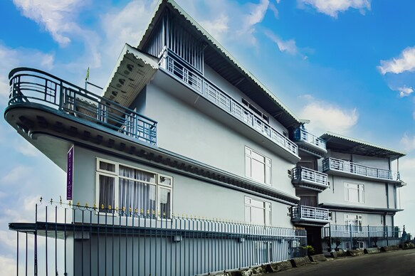  Mount Lungta Boutique Hotel & Spa ( Near Ghoom Railway Station)