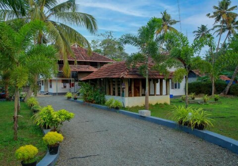 Marari Art Beach Villa