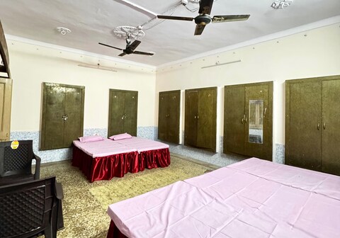 Flat near Kumbh/Station
