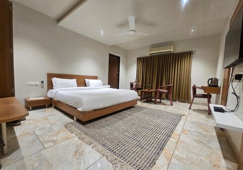 Murli Manohar Residency