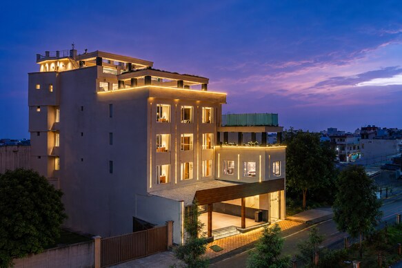 Perfectstayz Premium Mahadev Regency - Near Katra Railway Station