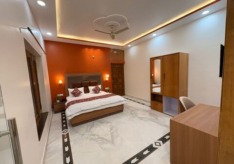 Tamarind Leaf Residency