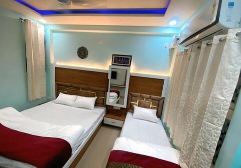 RV INN Deluxe AC Room with private bath