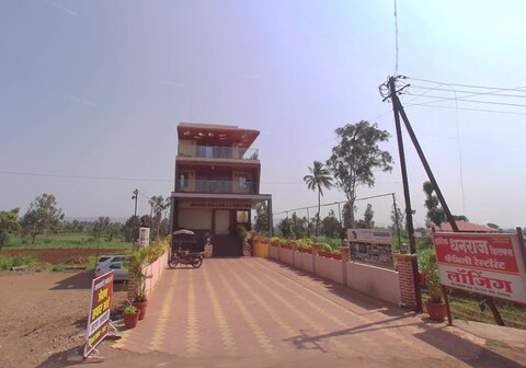 Hotel Dhanraj Deluxe Kolhapur Maharashtra