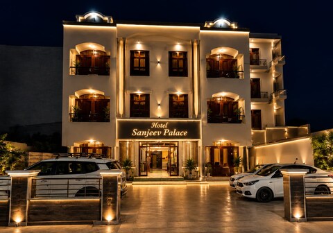 Hotel Sanjeev Palace