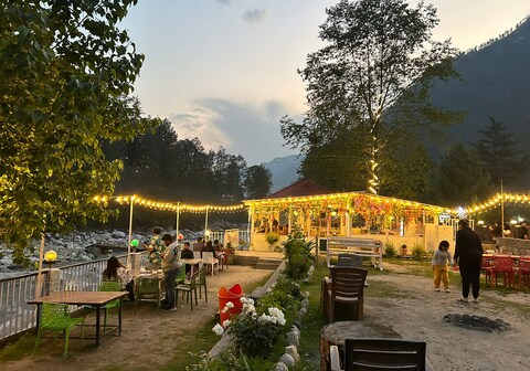 The White House - By the Riverside