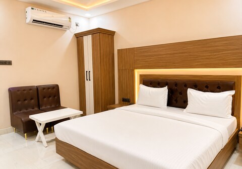 Aditya Hotel