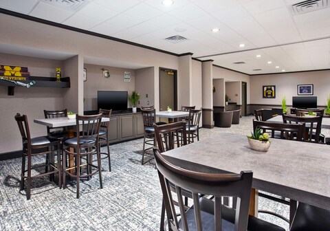 DoubleTree by Hilton Lansing