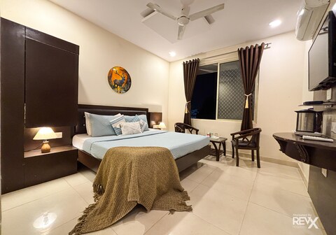 Hotel City Heritage (300mtr from Ganga Ghat)