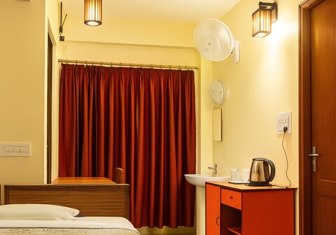 THE TULIP TOUCH - BUDGET STUDIO APARTMENT