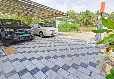 Capital O Pop Tavern Kazhakkottam