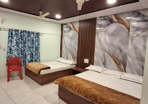 Dev Laxmi Hotel