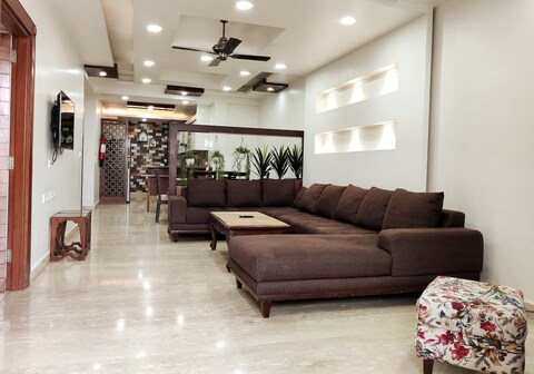 Wabi Sabi Stays | MOON 3BHK Mall Road 4 KM Free Parking