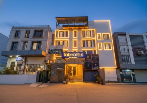 FabHotel White Klove - Nr. New Delhi Railway Station