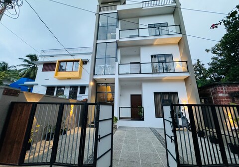 Zainab 2BHK | 3km from Calicut Beach