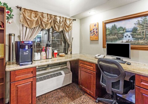 Howard Johnson by Wyndham Pasadena