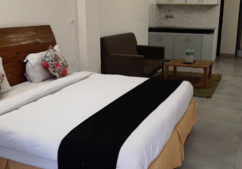 GoBravo Dev Palace & Studio Apartments