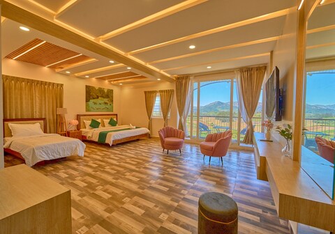 Vihani's Western Clouds Ooty by VOYE HOMES