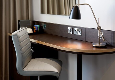 Premier Inn Edinburgh Cc Waverley