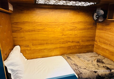 Yatri Stay Inn Dormitory Beds