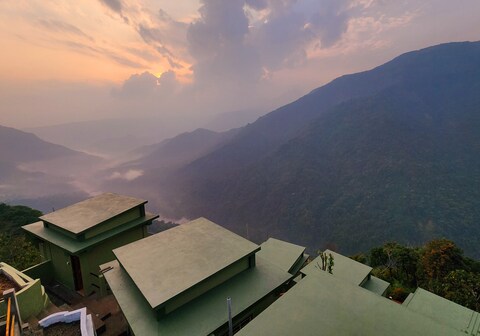 SMOKY FALLS MAE FI RESORT