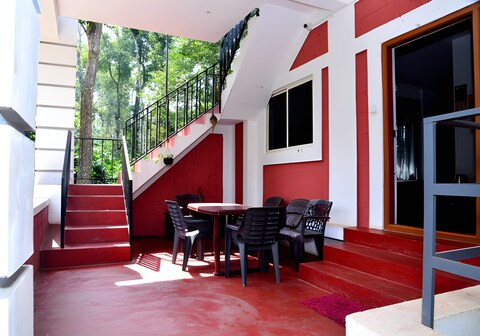 Amberleaf Estate 2BR-FF Homestay by Homeyhuts