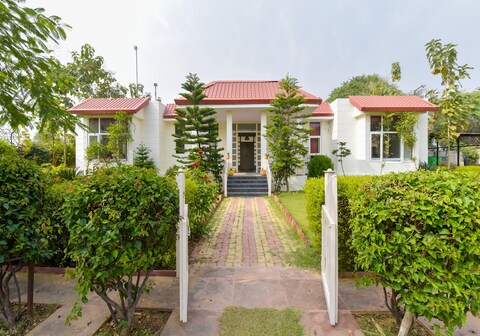 Ayut Siddhi By Dan center