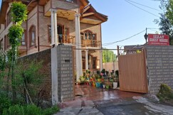 Izzat Guest House, Srinagar Izzat Guest House, Srinagar