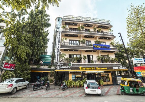 FabHotel Santoor Geeta Bhawan Square
