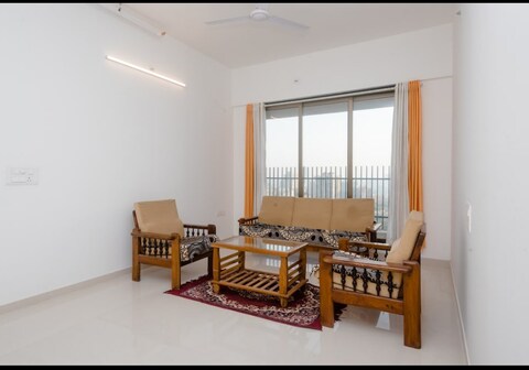 Capital 702 - Thane West