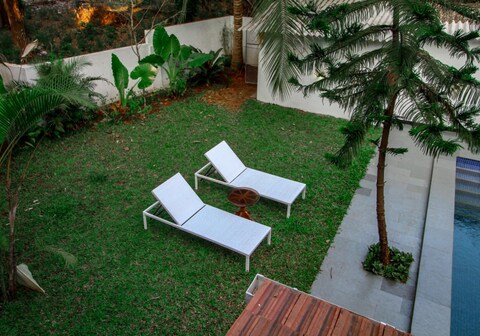 Villa Beach House- A 5bhk furnished villa with pool, walkable to beach