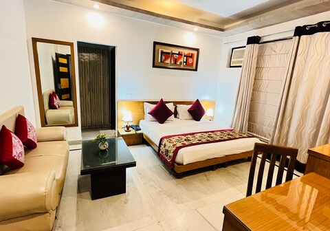 Hotel Anand Villa @ Google Signature Tower gurgaon