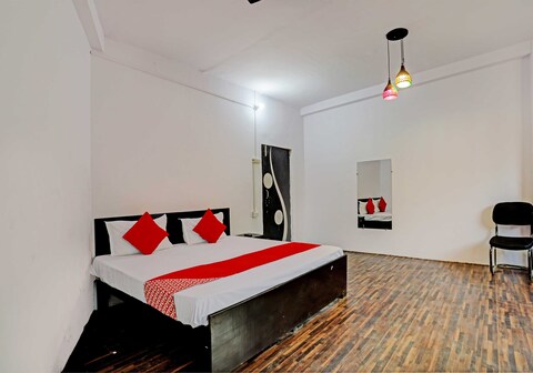 Hotel O Samrat
