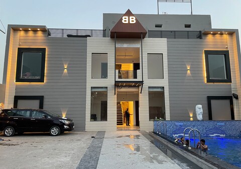 The Bubbles Pool and Rooms