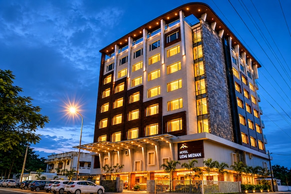 Hotel Udai Median | Rooms with Bathtub | Near Sukhdia Circle, Udaipur