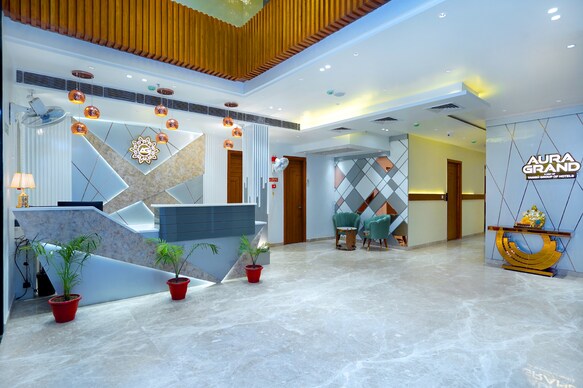 Hotel Aura Grand by Levelup Hotels
