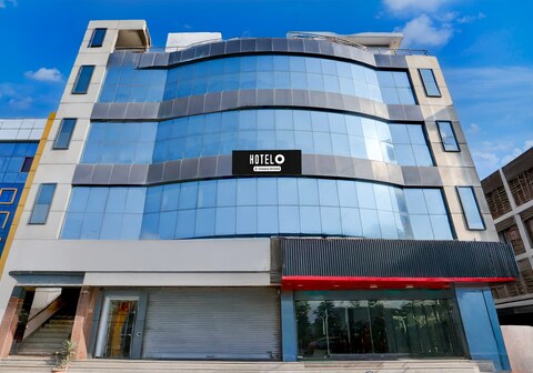 Super Collection O Awas Vikas Near Bus Stand Formerly Hotel Rivera