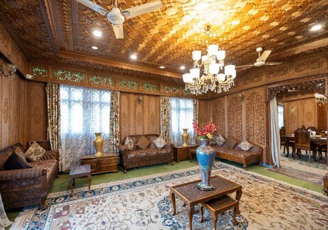 Royal Heritage Houseboats