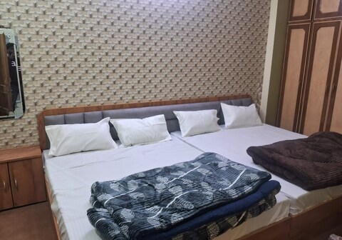 Shri Radhakunj Guest house