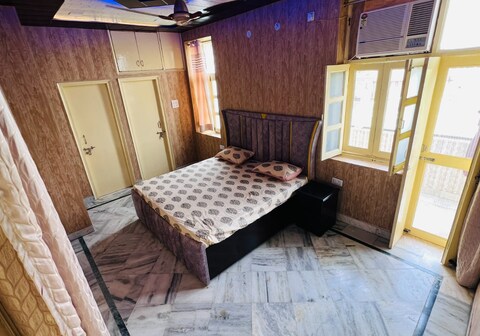 Bhaktivedant Ashram Next to ISKCON