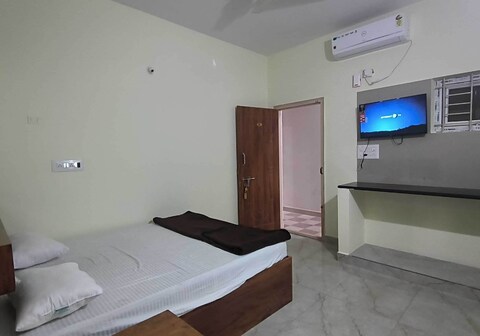 Collection O Preethi Boarding & Lodging