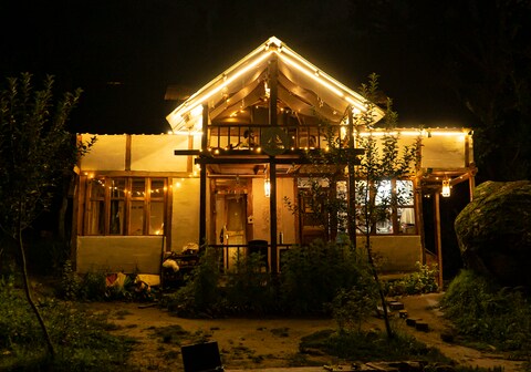 Zevibes Cafe and Homestay( Work.Stay.Chill)