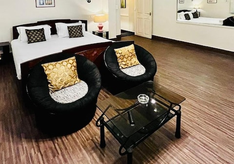 A 1000 sqft 2BHK Apartment on Ballygunge main road