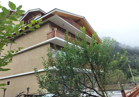Old Manali Retreat