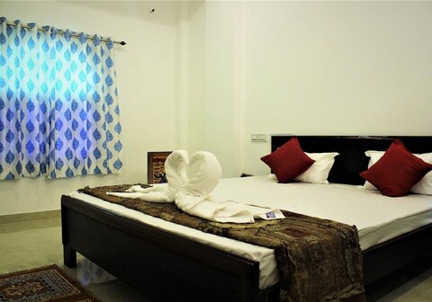 Rising Shemesh Homestay