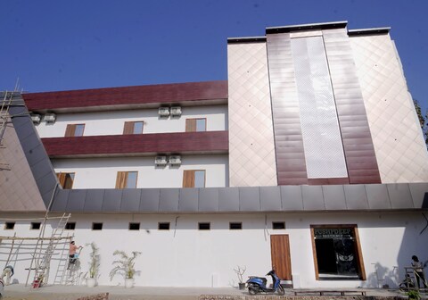 HOTEL PUSHPDEEP RESIDENCY