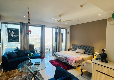 Luxury Studios Key 7