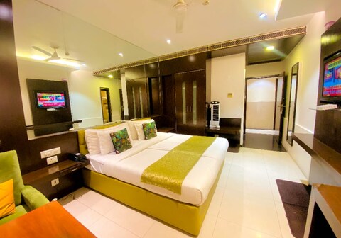 Hotel Yellow Sapphire